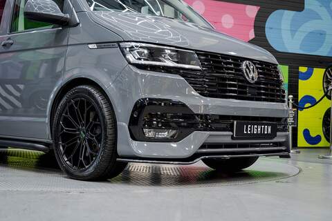 Volkswagen Transporter T6.1 T32 SWB 2.0BiTDI 204PS DSG Kombi LV-R  Pack Deep Black Pearl - U5987