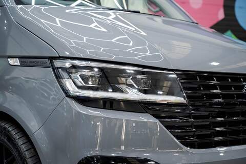 Volkswagen Transporter T6.1 T32 SWB 2.0BiTDI 204PS DSG Kombi LV-R  Pack Deep Black Pearl - U5987