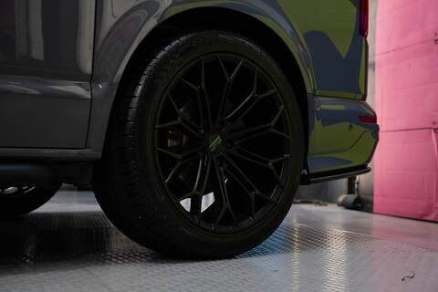 Volkswagen Transporter T6.1 T32 SWB 2.0BiTDI 204PS DSG Kombi LV-R  Pack Deep Black Pearl - U5987