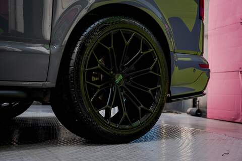 Volkswagen Transporter T6.1 T32 SWB 2.0BiTDI 204PS DSG Kombi LV-R  Pack Deep Black Pearl - U5987