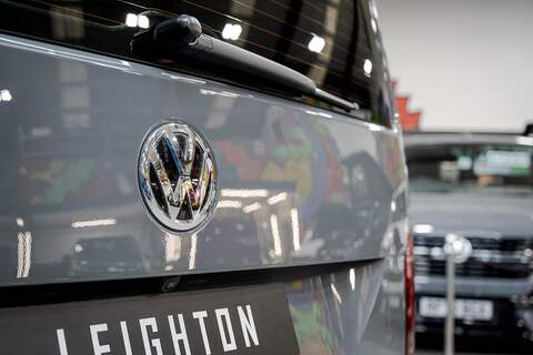 Volkswagen Transporter T6.1 T32 SWB 2.0BiTDI 204PS DSG Kombi LV-R  Pack Deep Black Pearl - U5987