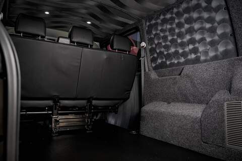 Volkswagen Transporter T6.1 T32 SWB 2.0BiTDI 204PS DSG Kombi LV-R  Pack Deep Black Pearl - U5987