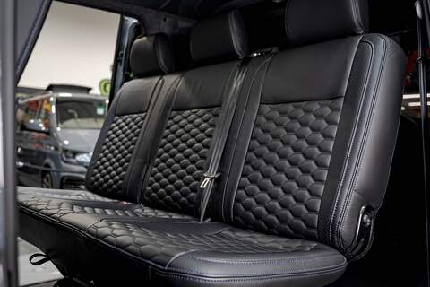 Volkswagen Transporter T6.1 T32 SWB 2.0BiTDI 204PS DSG Kombi LV-R  Pack Deep Black Pearl - U5987