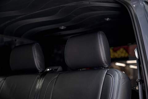 Volkswagen Transporter T6.1 T32 SWB 2.0BiTDI 204PS DSG Kombi LV-R  Pack Deep Black Pearl - U5987