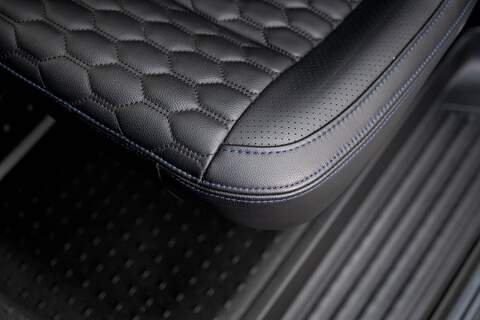 Volkswagen Transporter T6.1 T32 SWB 2.0BiTDI 204PS DSG Kombi LV-R  Pack Deep Black Pearl - U5987