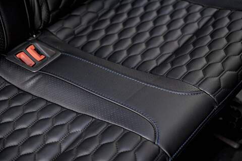 Volkswagen Transporter T6.1 T32 SWB 2.0BiTDI 204PS DSG Kombi LV-R  Pack Deep Black Pearl - U5987