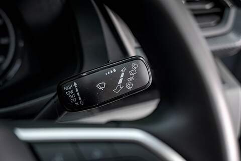 Volkswagen Transporter T6.1 T32 SWB 2.0BiTDI 204PS DSG Kombi LV-R  Pack Deep Black Pearl - U5987