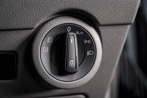 Volkswagen Transporter T6.1 T32 SWB 2.0BiTDI 204PS DSG Kombi LV-R  Pack Deep Black Pearl - U5987