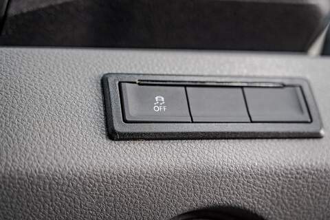 Volkswagen Transporter T6.1 T32 SWB 2.0BiTDI 204PS DSG Kombi LV-R  Pack Deep Black Pearl - U5987