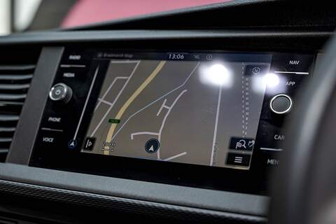 Volkswagen Transporter T6.1 T32 SWB 2.0BiTDI 204PS DSG Kombi LV-R  Pack Deep Black Pearl - U5987