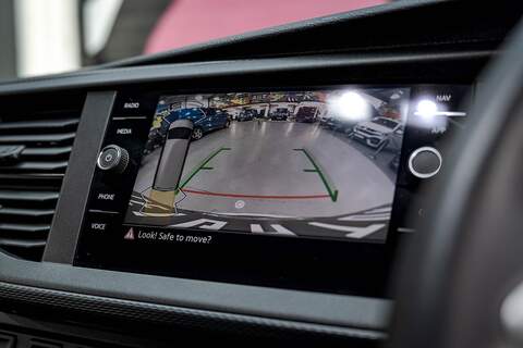 Volkswagen Transporter T6.1 T32 SWB 2.0BiTDI 204PS DSG Kombi LV-R  Pack Deep Black Pearl - U5987