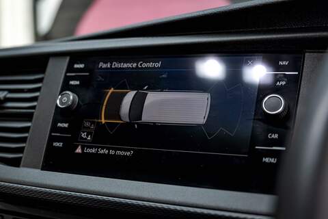 Volkswagen Transporter T6.1 T32 SWB 2.0BiTDI 204PS DSG Kombi LV-R  Pack Deep Black Pearl - U5987