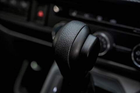 Volkswagen Transporter T6.1 T32 SWB 2.0BiTDI 204PS DSG Kombi LV-R  Pack Deep Black Pearl - U5987