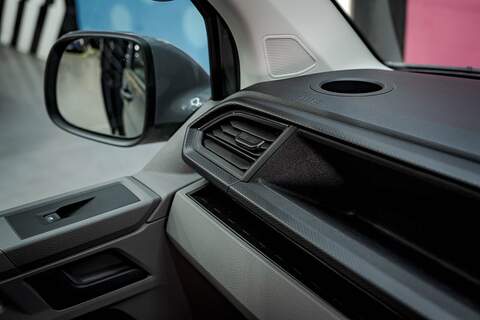 Volkswagen Transporter T6.1 T32 SWB 2.0BiTDI 204PS DSG Kombi LV-R  Pack Deep Black Pearl - U5987