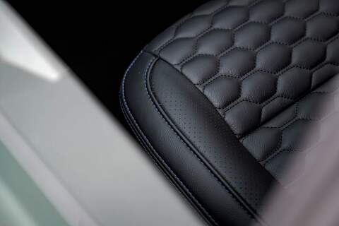 Volkswagen Transporter T6.1 T32 SWB 2.0BiTDI 204PS DSG Kombi LV-R  Pack Deep Black Pearl - U5987