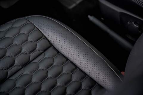 Volkswagen Transporter T6.1 T32 SWB 2.0BiTDI 204PS DSG Kombi LV-R  Pack Deep Black Pearl - U5987