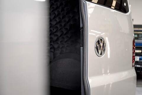 Volkswagen Transporter 2.0 T30 Diesel 150PS Manual Kombi Van LWB - U3193
