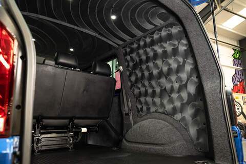 Volkswagen Transporter 2.0 T32 Diesel 150PS DSG Kombi Van SWB - U3356