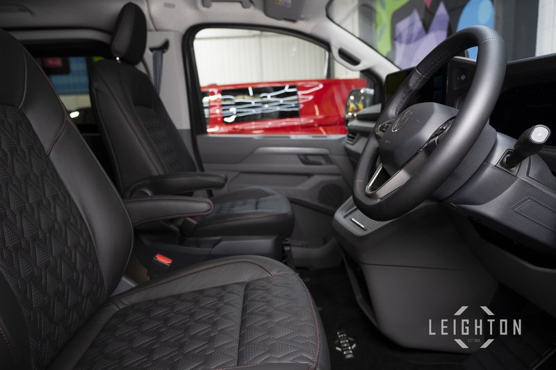 Volkswagen Transporter 2.0 T32 150ps 4M Auto Diesel Kombi SWB - U6059