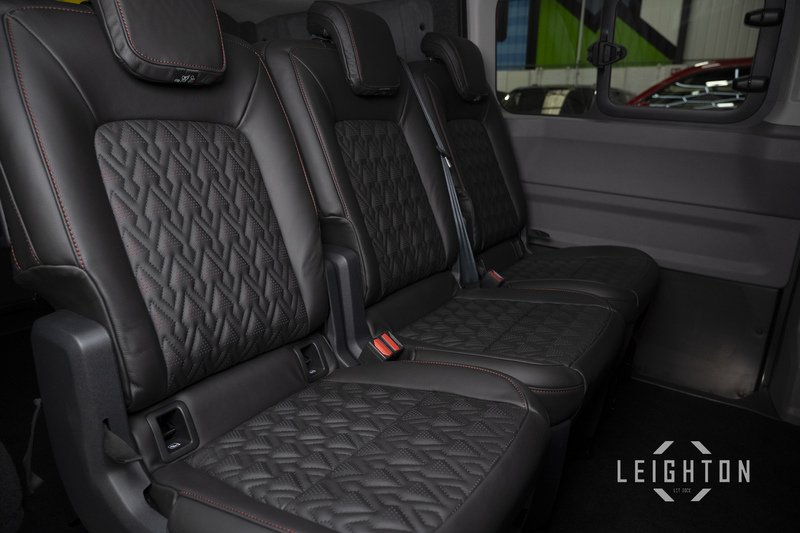 Volkswagen Transporter 2.0 T32 150ps 4M Auto Diesel Kombi SWB - U6059