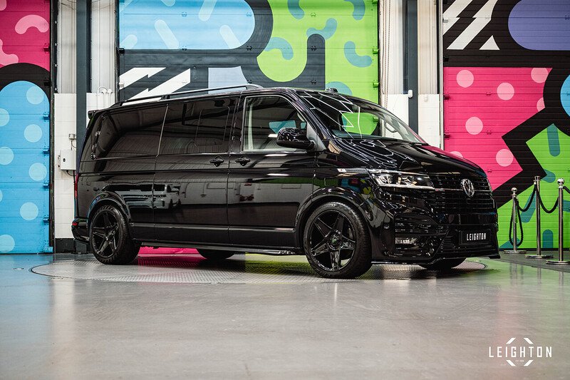 Volkswagen Transporter 2024 T6.1 T32 LWB 2.0BiTDI 204PS DSG 4 Motion Kombi LV-R Pack Deep Black Pearl