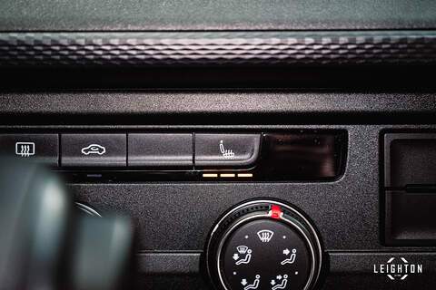 Volkswagen Transporter 2.0 T32 Diesel 204PS DSG 4Motion Kombi Van LWB - U6080