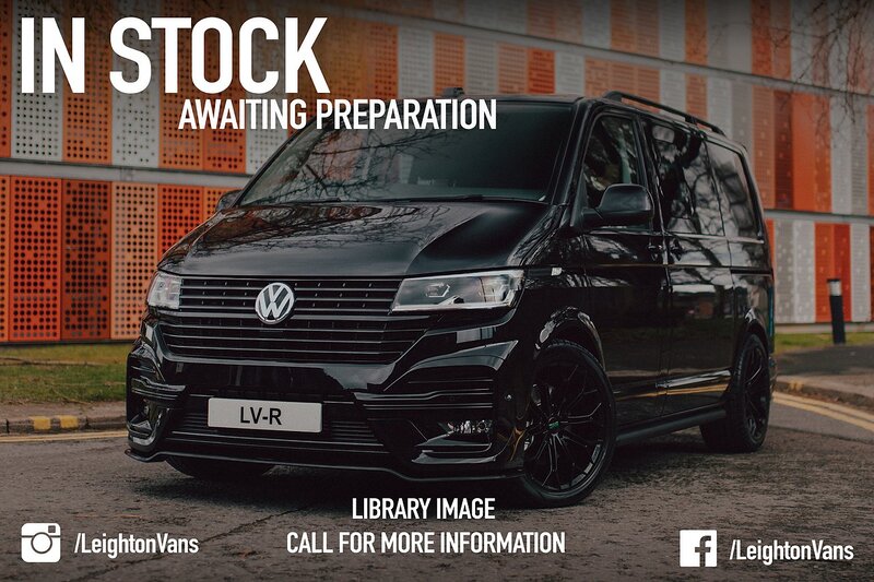 Volkswagen Transporter 2024 T6.1 T32 SWB 2.0BiTDI 204PS DSG 4MOTION Kombi LV-R  Pack Deep Black Pearl