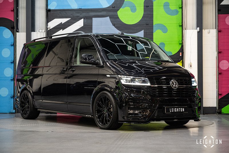 Volkswagen Transporter T6.1 T32 LWB 2.0BiTDI 204PS DSG 4MOTION Kombi LV-R  Pack Deep Black Pearl
