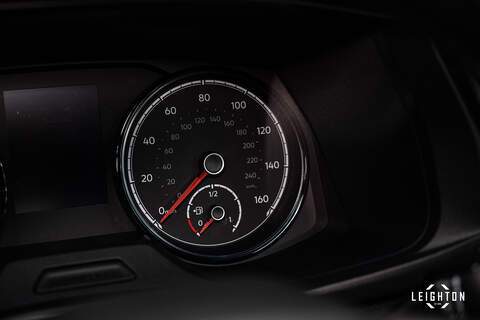 Volkswagen Transporter 2.0 T30 Diesel 150PS DSG Kombi Van SWB - U5145