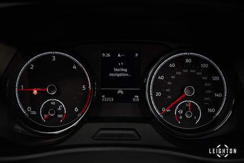 Volkswagen Transporter 2.0 T30 Diesel 150PS DSG Kombi Van SWB - U5145