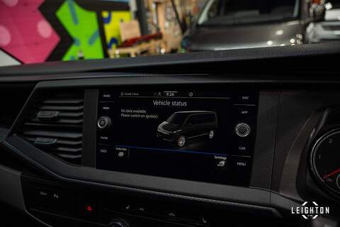 Volkswagen Transporter 2.0 T30 Diesel 150PS DSG Kombi Van SWB - U5145