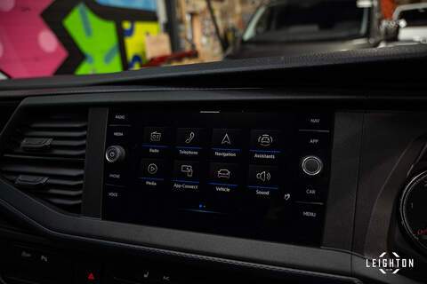 Volkswagen Transporter 2.0 T30 Diesel 150PS DSG Kombi Van SWB - U5145