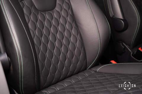 Volkswagen Transporter 2.0 T32 Diesel 204ps DSG 4Motion Kombi Van LWB - U5227