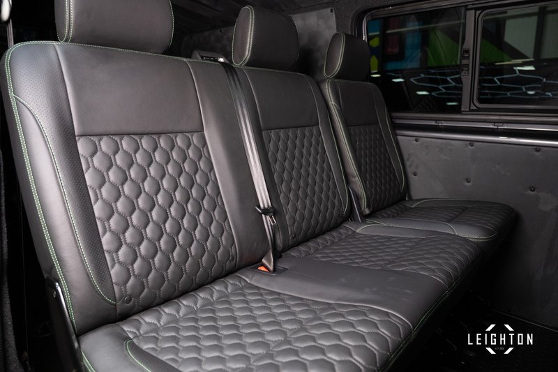 Volkswagen Transporter 2.0 T32 Diesel 204ps DSG 4Motion Kombi Van LWB - U5227