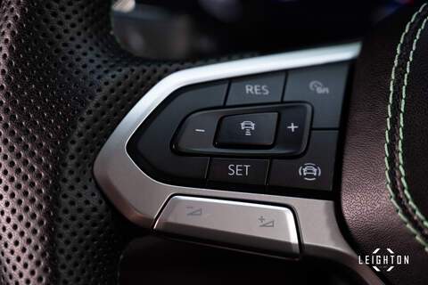 Volkswagen Transporter 2.0 T32 Diesel 204ps DSG 4Motion Kombi Van LWB - U5227