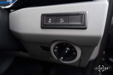 Volkswagen Transporter 2.0 T32 Diesel 204ps DSG 4Motion Kombi Van LWB - U5227