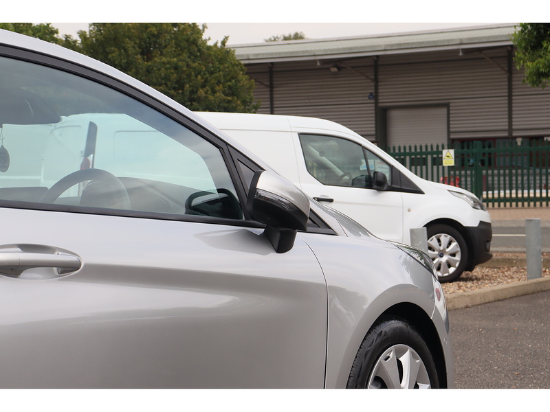 Ford Fiesta Van EcoBoost - U1550