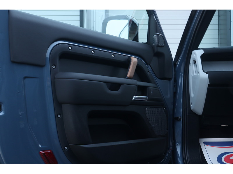 Land Rover Defender 90 D250 MHEV - U1681