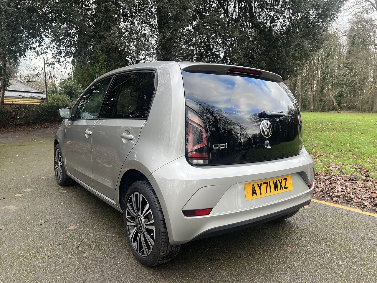 Volkswagen up! 1.0 Black Edition 2021(71) - Large 4