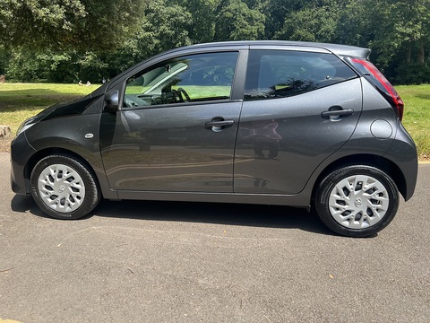 1.0 VVT-i x-play 2021(71) 5dr Hatchback Automatic Petrol