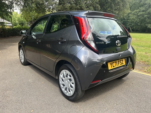 1.0 VVT-i x-play 2021(71) 5dr Hatchback Automatic Petrol