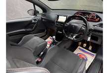 Peugeot 208 THP GTi by Peugeot Sport 