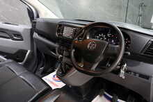 Vauxhall Vivaro Turbo D 2900 Sportive 
