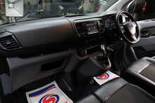 Vauxhall Vivaro Turbo D 2900 Sportive 