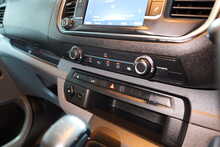 Vauxhall Vivaro Turbo D 2900 Sportive 