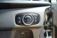 Ford Transit Custom 320 EcoBlue Limited 