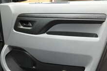 Vauxhall Vivaro Turbo D 2700 Sportive 