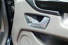 Ford Transit Custom 320 EcoBlue Limited 