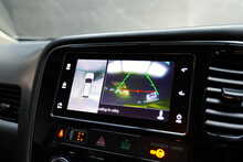 Mitsubishi Outlander DI-D 4 