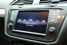 Volkswagen Tiguan TDI BlueMotion Tech SE Navigation 